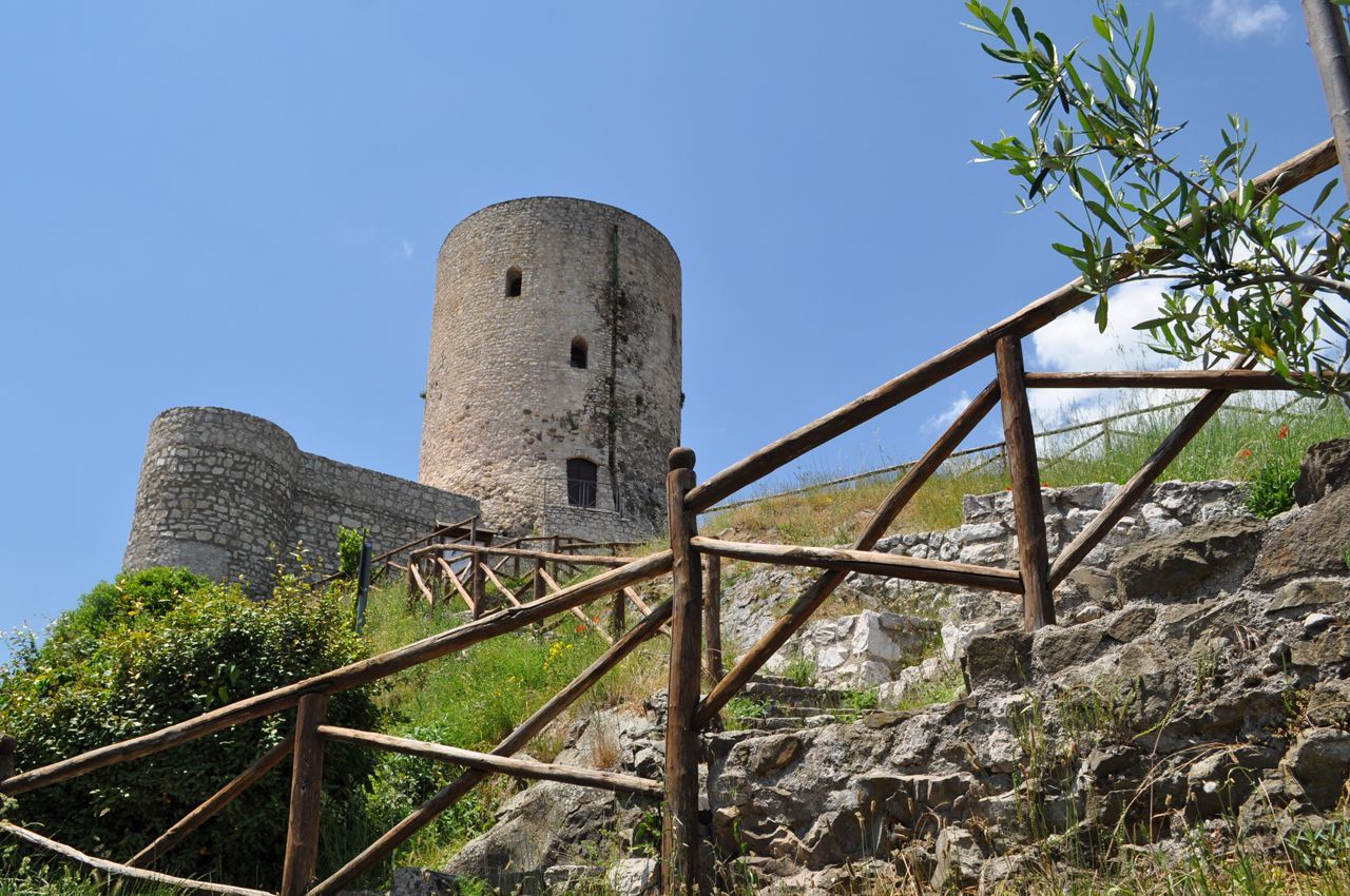 Hero Dal borgo di Summonte al Santuario di Montevergine in e-Bike