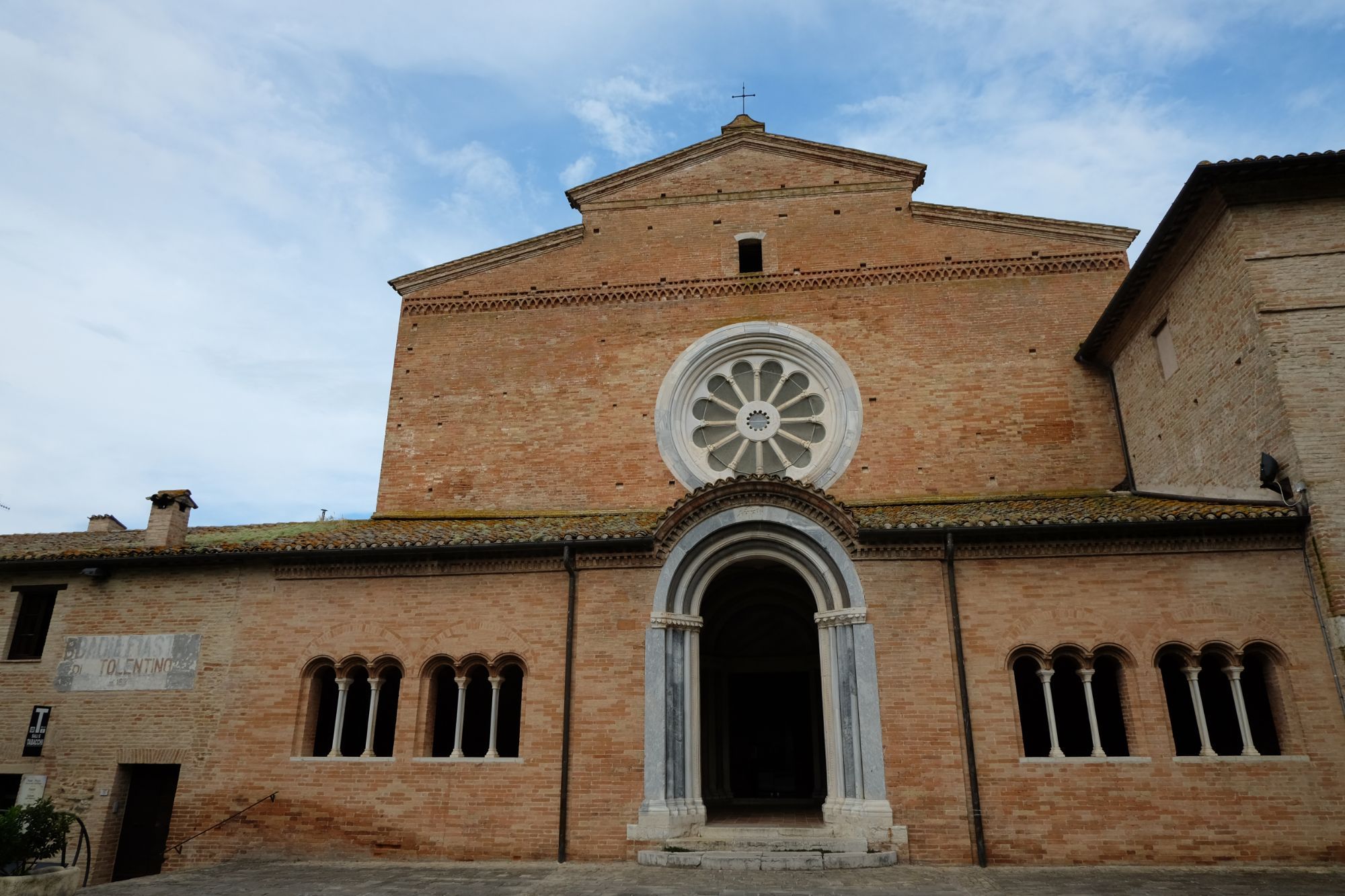 Hero Da Pozzo dei Giganti a Petriolo, Abbazia di Fiastra