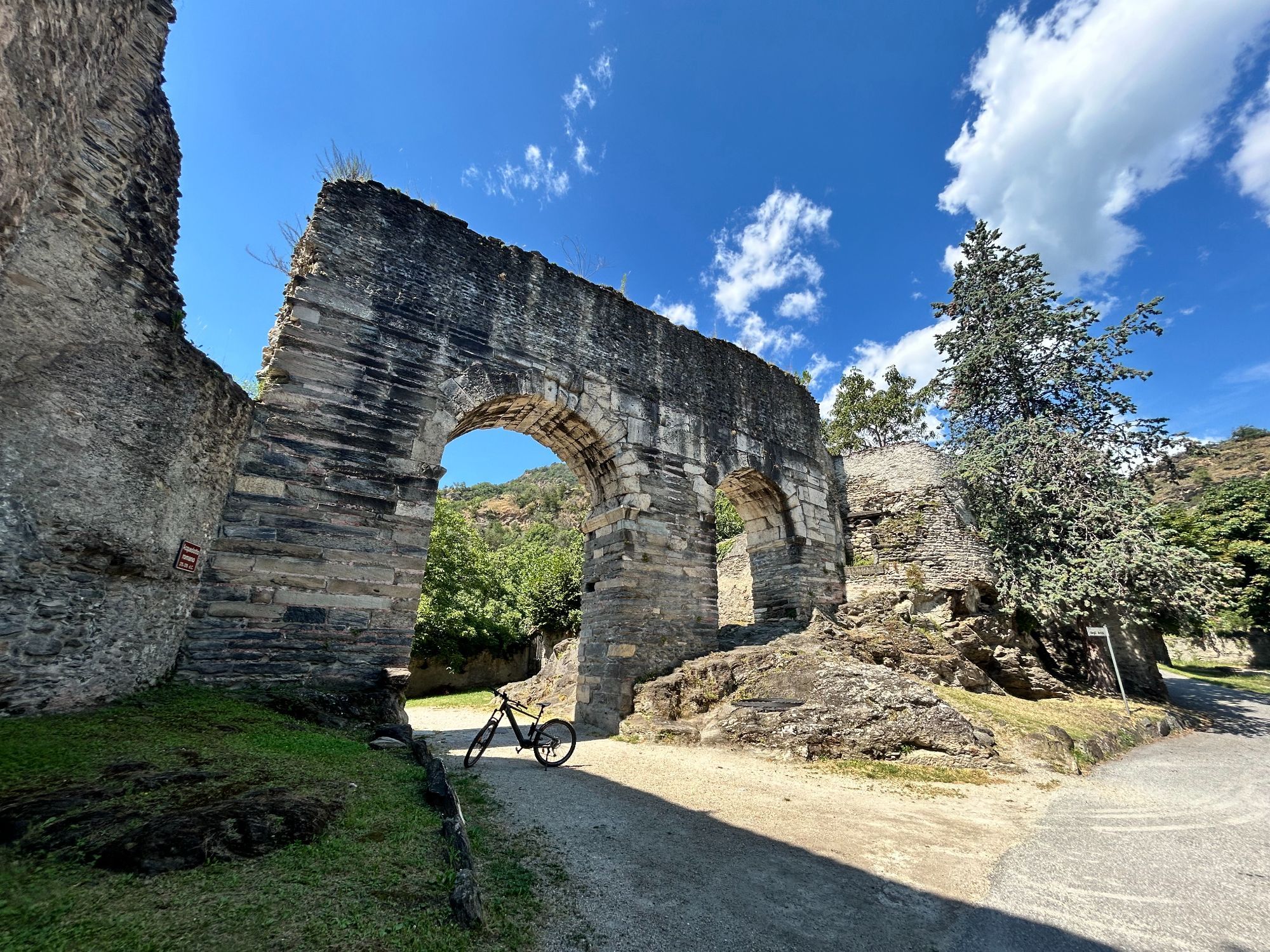 Hero Peddling between Borghi and Nature : A Ring between Bussoleno and Susa