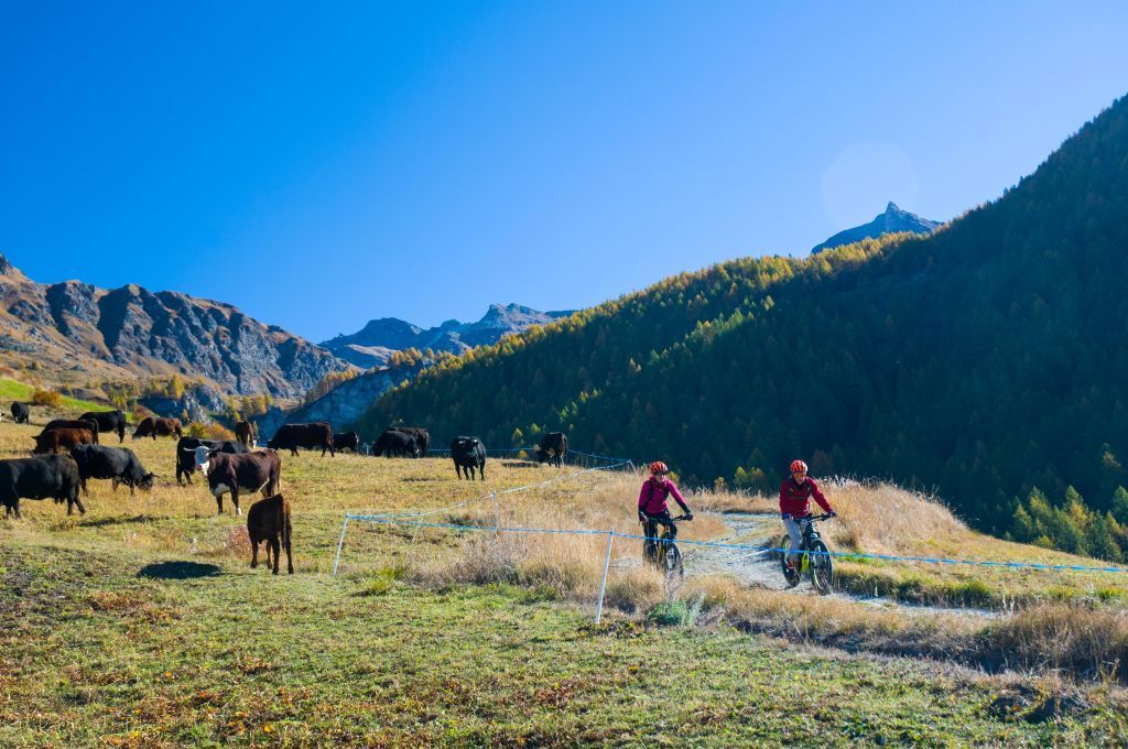 Hero Aosta in e-bike between ancient boroughs