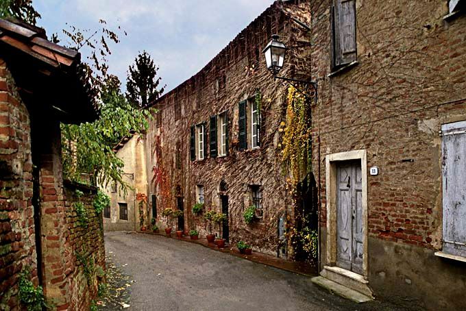 Hero The Old Town of Incisa Scapaccino
