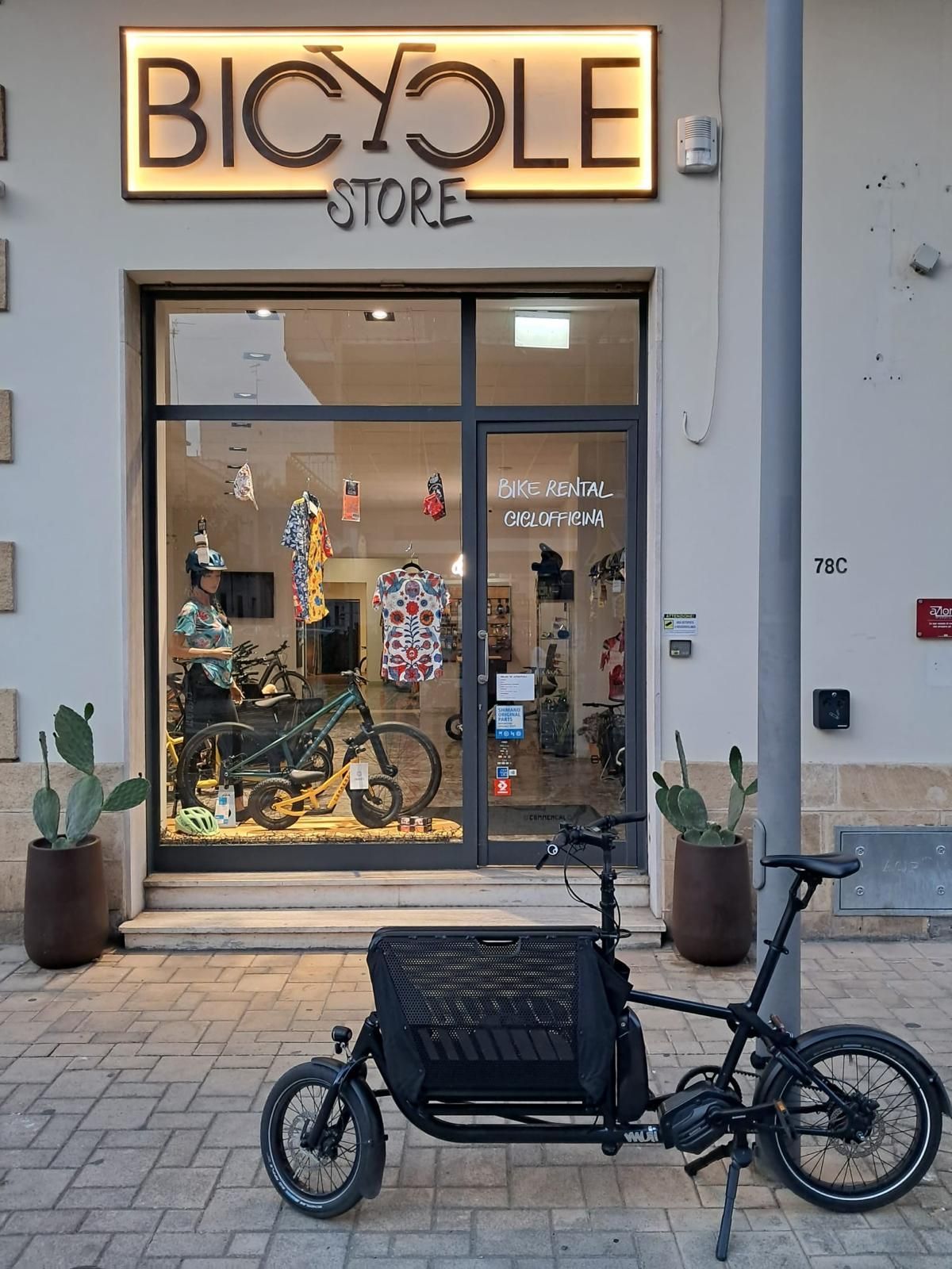 Hero E-bike rental point BikeSquare - Lecce str. Leuca