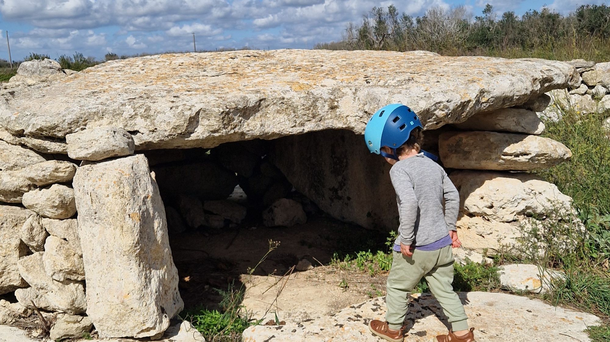 Hero Dolmen Stabile