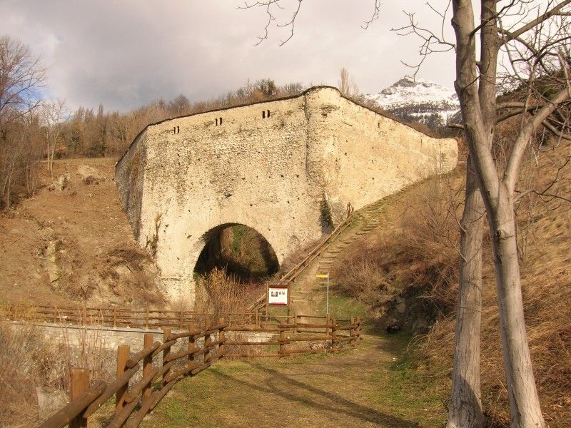 Hero Ponte acquedotto Grand Arvou