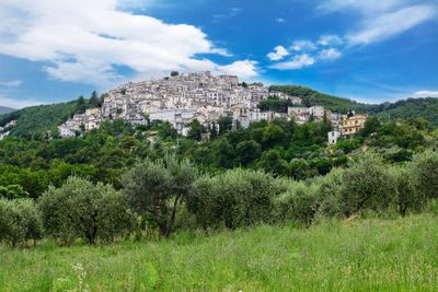 La Majella, antichi borghi, pittoresche botteghe artigiane, dolci tradizionali, un salto nel passato