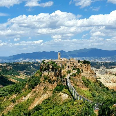 Tour in E-bike verso Civita di Bagnoregio, la 'città che muore'