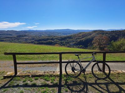 In E-bike tra gli Ulivi di Olmo Gentile e le Rocce di Roccaverano