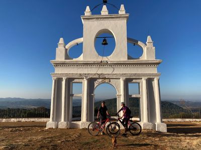 Dalla Peña de Arias Montano a Linares de la Sierra