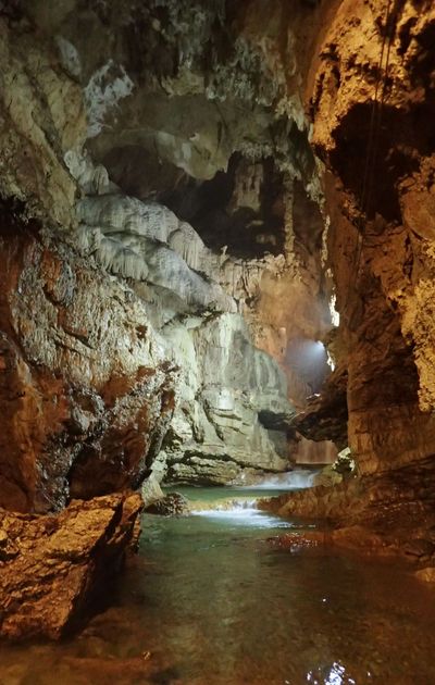 E-bike tour between the Caves of Falvaterra and Pastena