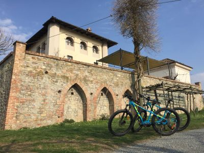 Exploring Alba and the Langhe without a car, by e-bike