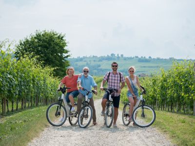 Tour in ebike per famiglie a Novello e La Morra