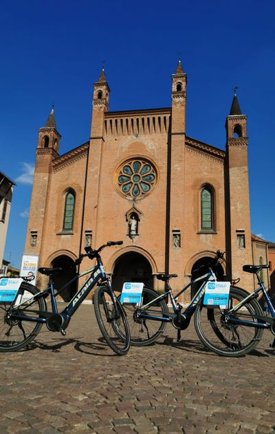 The Barbaresco Langhe from Alba: Family E-bike Tour