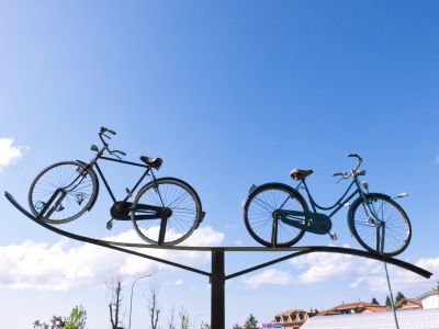Dogliani: Dolcetto and Hazelnuts by E-bike
