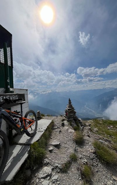  Scalata e Discesa del Genevris: Un'Avventura in Bicicletta