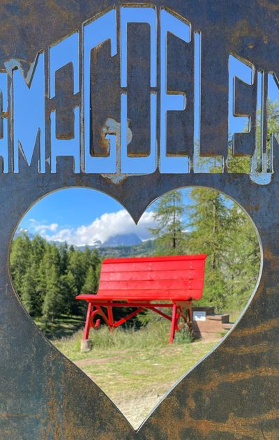 BIG BENCH TOUR