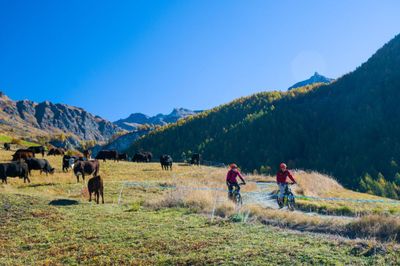 Aosta in e-bike tra antichi borghi