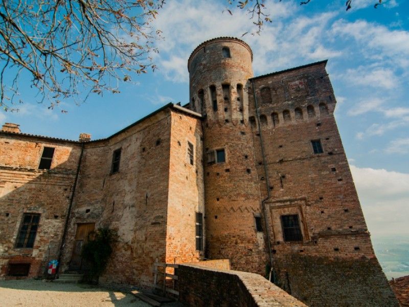 Hero Tour in ebike Langhe a Barolo