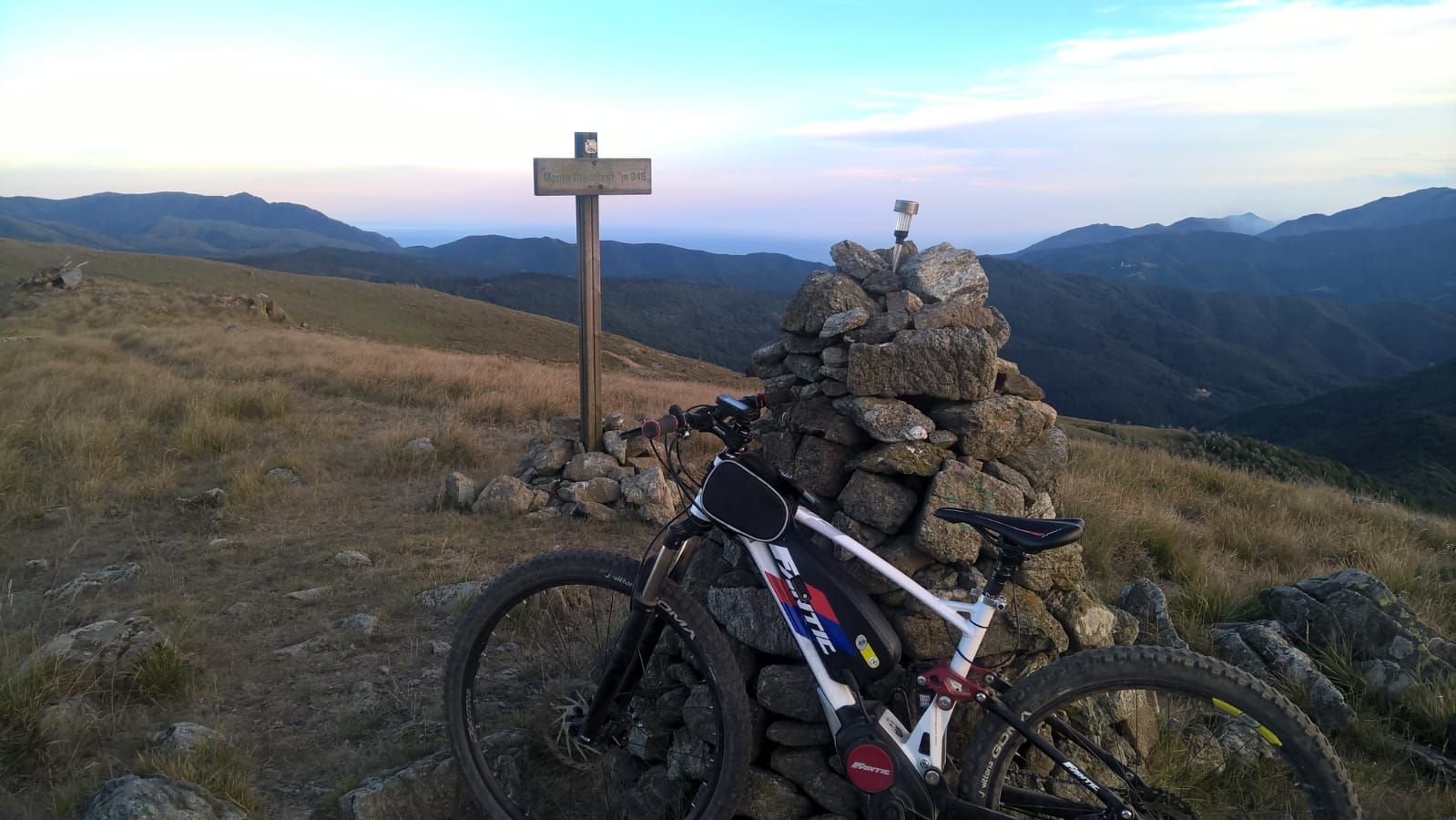 Hero Da Casaleggio Boiro alle Capanne di Marcarolo, passando per la Cirimilla e i laghi della Lavagnina