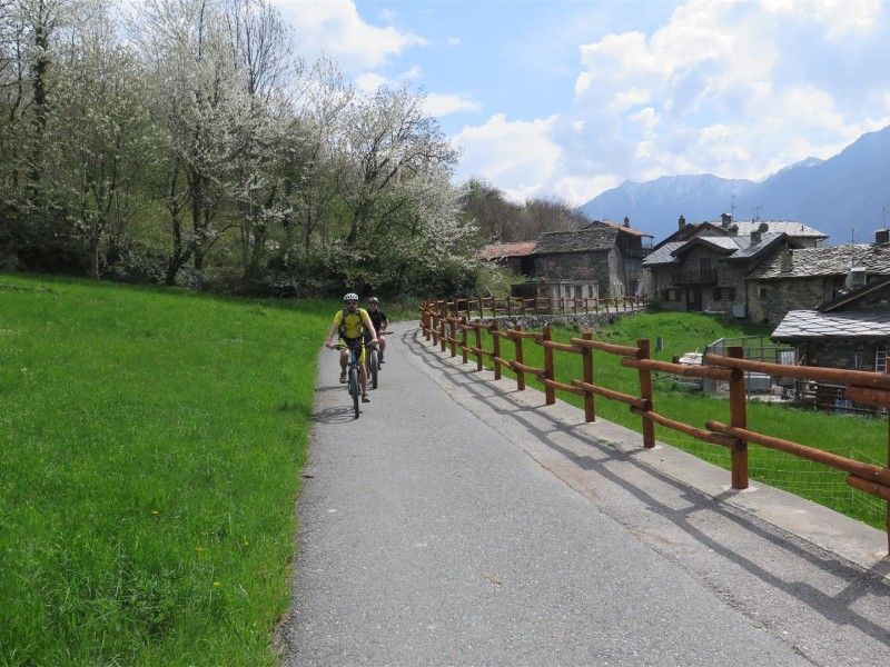 Hero Tour in Riviera of the Alps by ebike