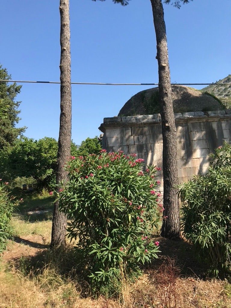 Hero mausoleo di Galba