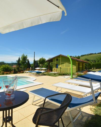 In ebike nelle Langhe con tuffo in piscina